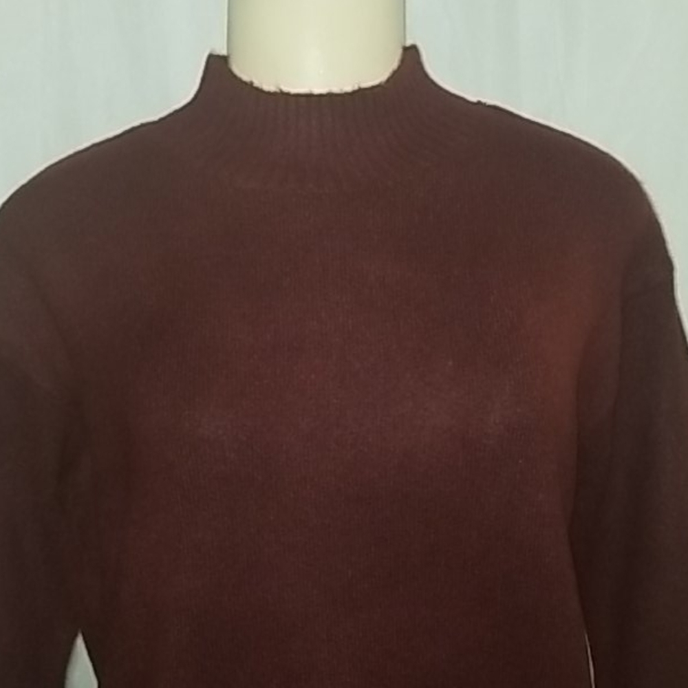 Simply Styled Sweater - Picture 2 of 7